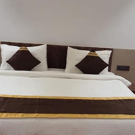 Hotel citrus Lucknow Esterno foto