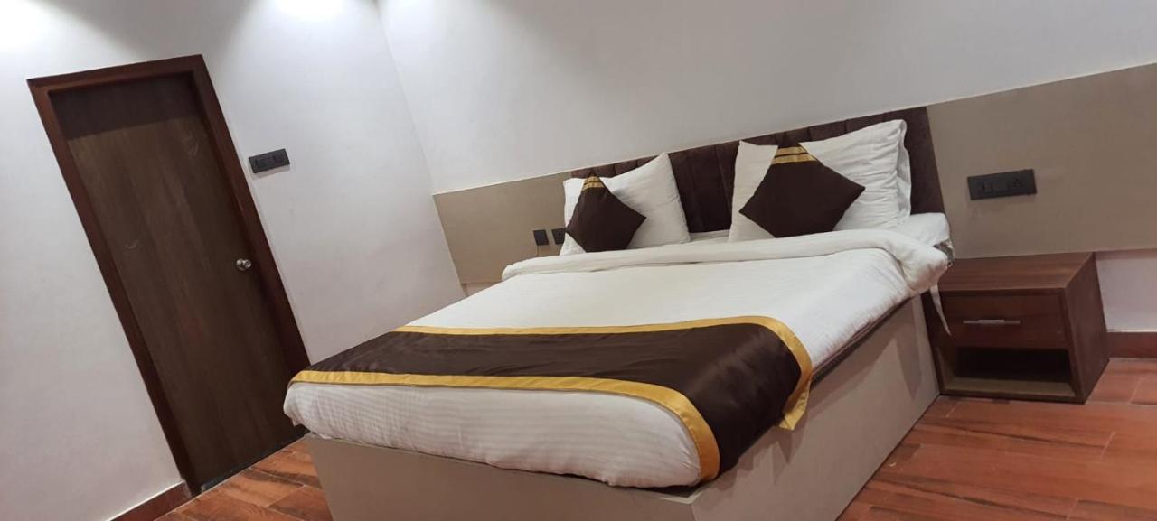 Hotel citrus Lucknow Esterno foto